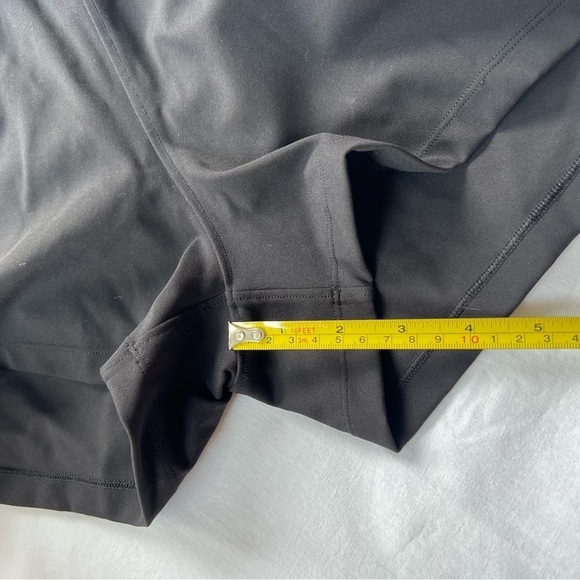 Lululemon black athletic shorts 9731 - Picture 5 of 7